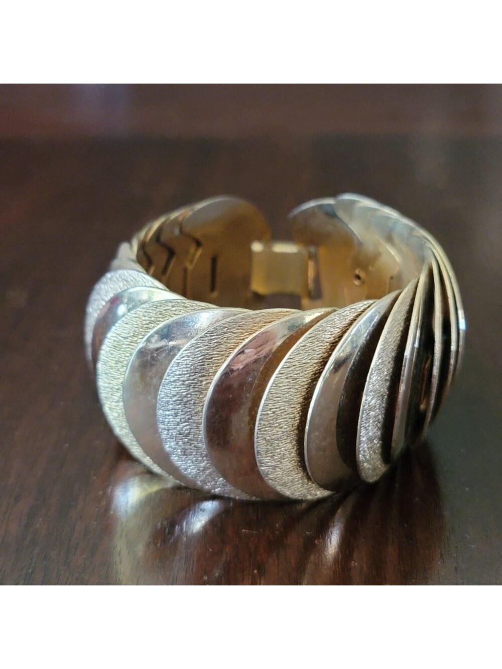 Vintage 70s Textured and Smooth Gold Tone Articulated Discs Statement Link Brace